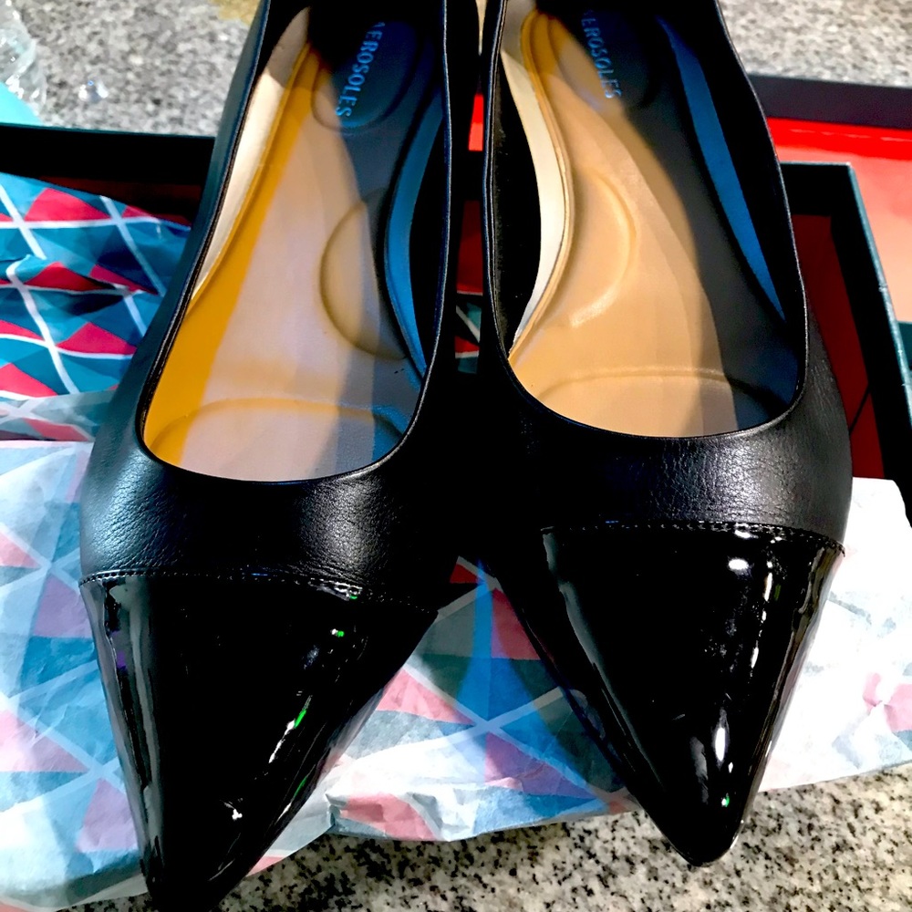 Aerosoles black pointed ballet flats size 11 wide fit leather and patent toe cap